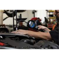 D&eacute;bitm&egrave;tre &eacute;lectronique de lubrifiant avec rallonge flexible &agrave; 90° Checker Industrial Ltd.